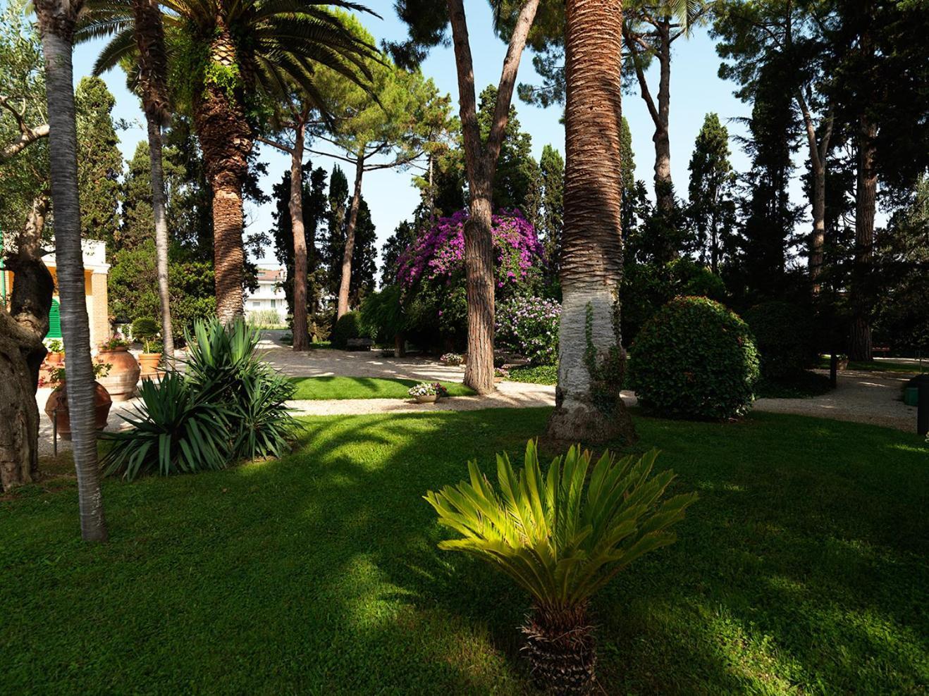 Villa Rosella Resort Roseto Degli Abruzzi Esterno foto