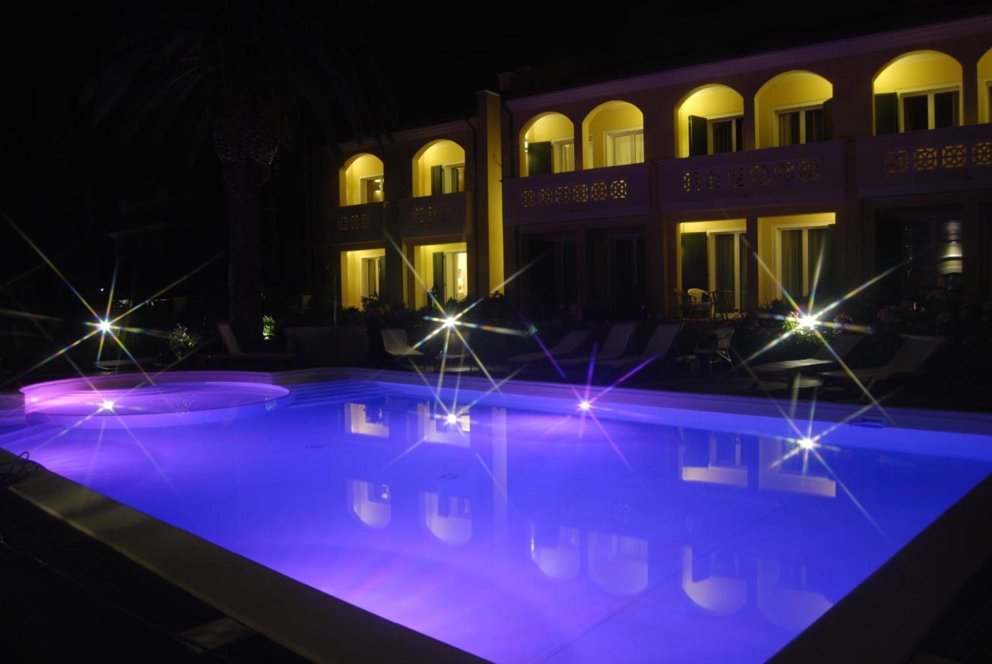 Villa Rosella Resort Roseto Degli Abruzzi Esterno foto