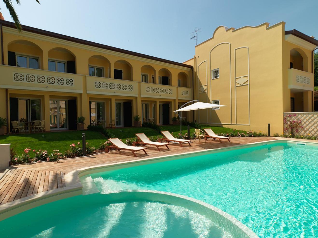 Villa Rosella Resort Roseto Degli Abruzzi Esterno foto
