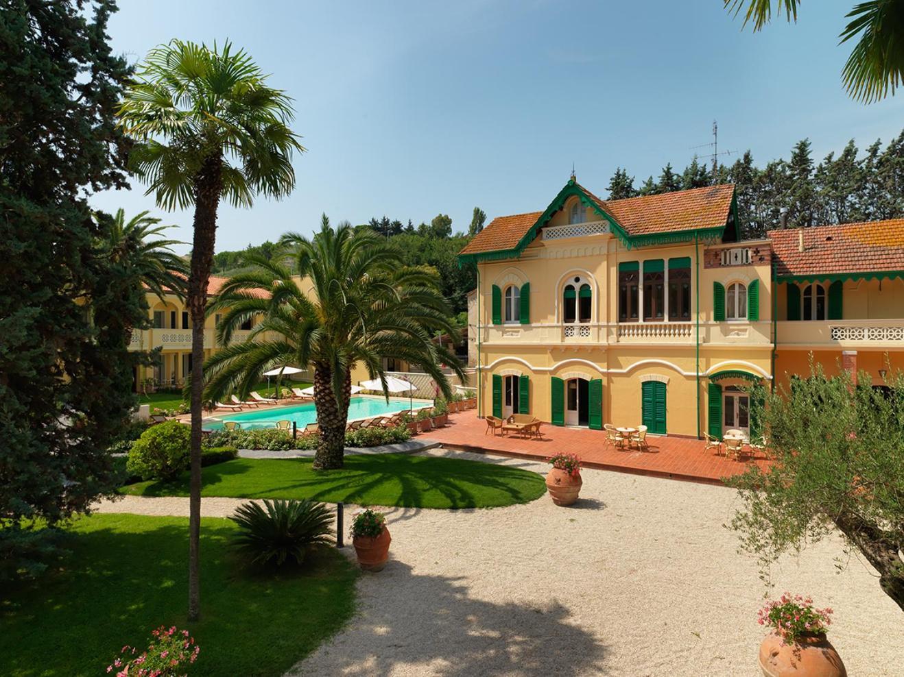 Villa Rosella Resort Roseto Degli Abruzzi Esterno foto