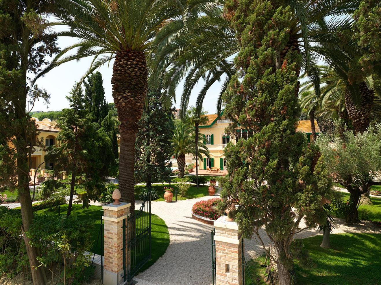 Villa Rosella Resort Roseto Degli Abruzzi Esterno foto