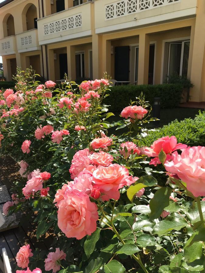 Villa Rosella Resort Roseto Degli Abruzzi Esterno foto