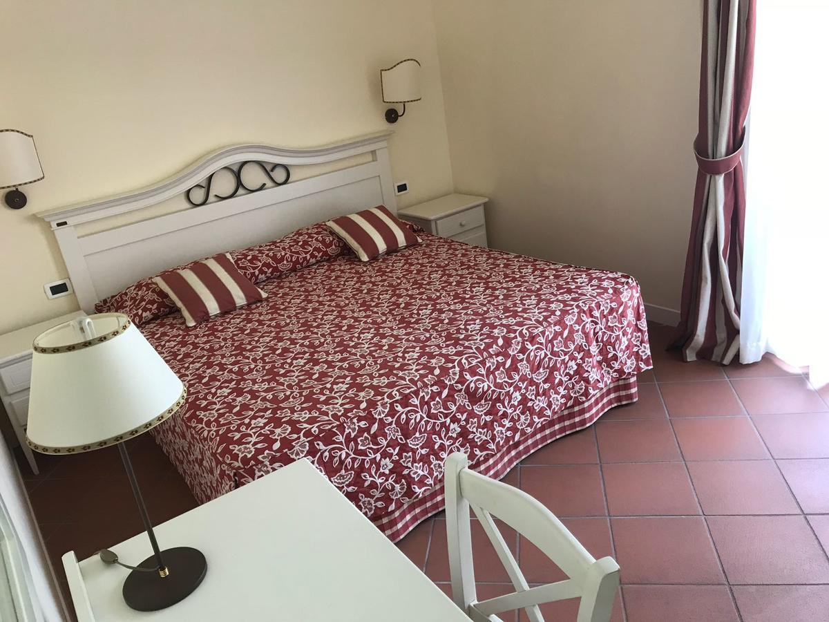 Villa Rosella Resort Roseto Degli Abruzzi Esterno foto