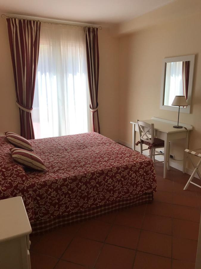 Villa Rosella Resort Roseto Degli Abruzzi Esterno foto