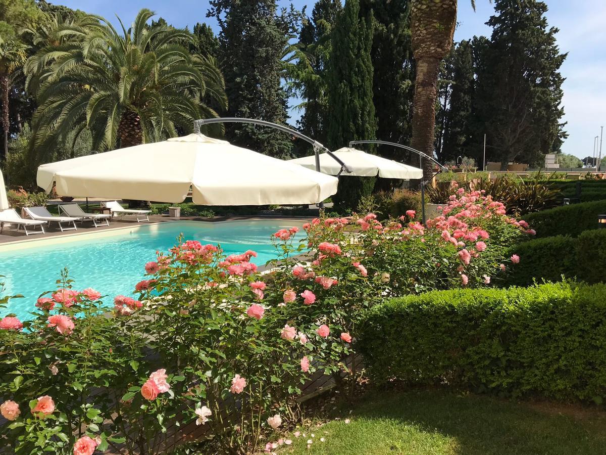 Villa Rosella Resort Roseto Degli Abruzzi Esterno foto