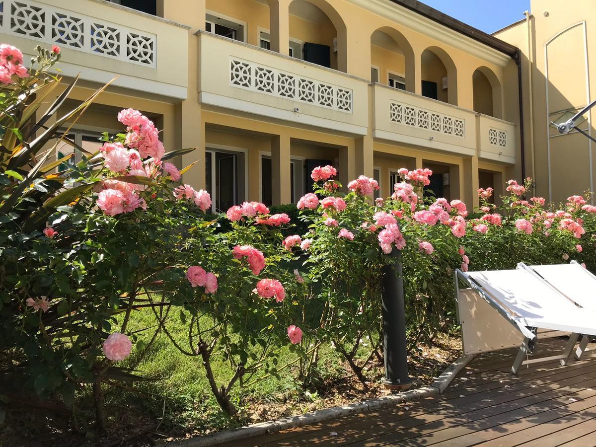 Villa Rosella Resort Roseto Degli Abruzzi Esterno foto
